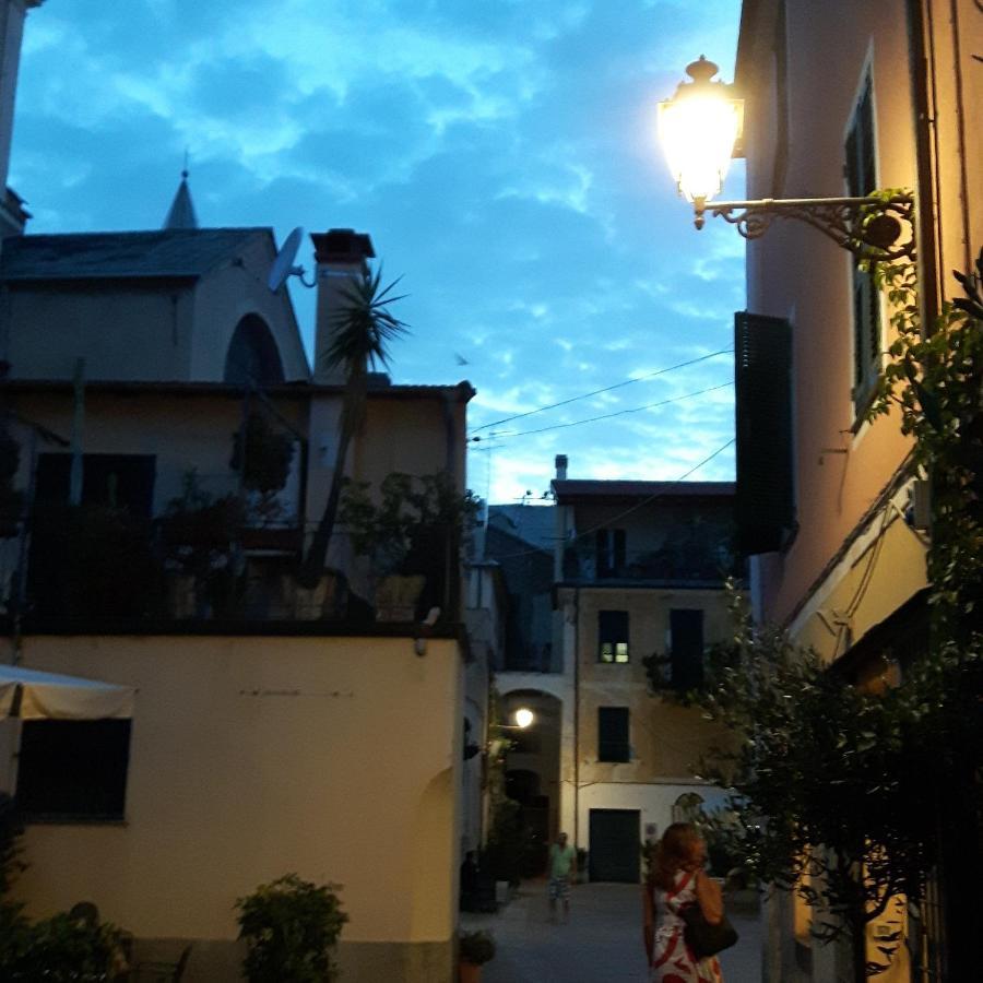 Mae Albenga Suites Buitenkant foto